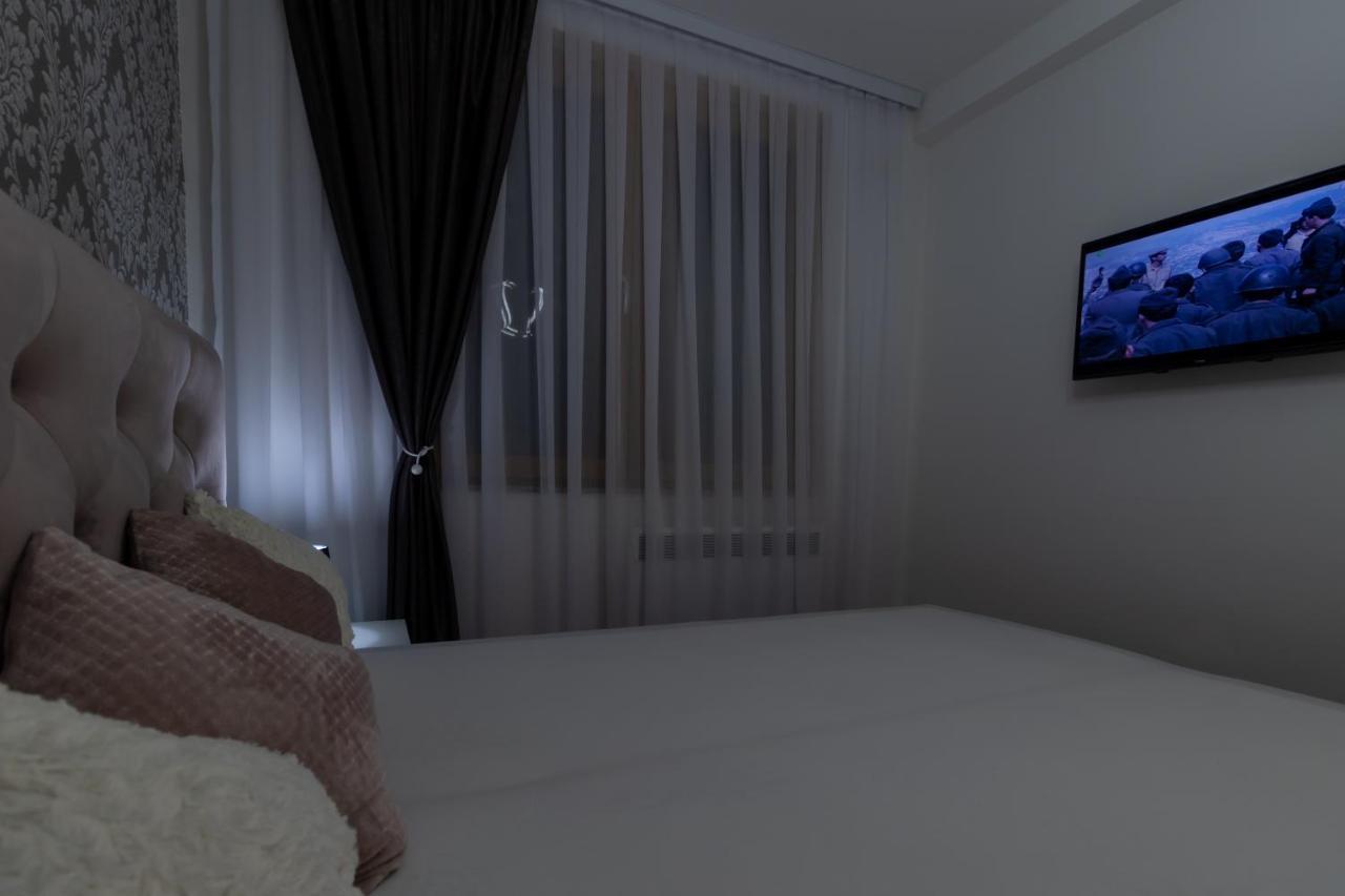 Posebna Prica-lux
